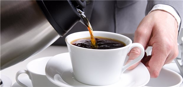 Entwickeln Kaffeetrinker seltener aggressive Tumoren oder hat Kaffee einen direkten Einfluss auf bestehende Tumoren?