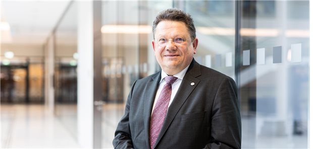 Niedersachsen kündigt höhere Investitionsförderung für Kliniken an Er gehe davon aus, dass die Regionalen Gesundheitszentren „für eine hochwertige lokale und regionale Versorgung zukünftig eine immer größere Rolle spielen werden“, so Niedersachsens Sozial- und Gesundheitsminister Dr. Andreas Philippi (SPD).
