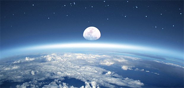 „Grüne Alternative“ für die Medikamentenherstellung Erde mit Mond im Hintergrund: Um die Ressourcen zu schonen haben Göttinger Wissenscahftler die Arzneimittelproduktion umweltschonender zu gestalten.
