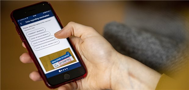 PEI beendet für Studie SafeVac 2.0 zur COVID-19-Impfung die Rekrutierung Erfassung von Impfwirkungen mobil und digital: SafeVac-App auf dem Smartphone.