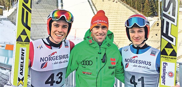 Doc Flori und seine siegreichen Kombinierer Erfolgreiches Trio: Johannes Rydzek, Dr. Florian Porzig und Manuel Faißt bei einem Wettkampf der nordischen Kombinierer in Oslo.