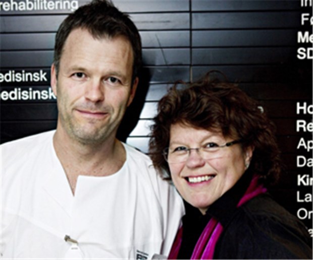 Ein Gespinst aus Rache, Gier und Intrigen Erfolgsduo: Anne Holt und ihr fünf Jahre jüngerer Bruder Even, Chef-Kardiologe in einer Klinik in der Nähe von Oslo.