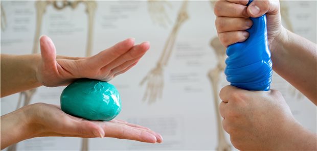 TSVG lässt Heilmittelumsätze steigen Ergotherapie: Heilmittelerbringer konnten von 2018 auf 2020 einen deutlichen Sprung ihrer Umsätze je GKV-Versichertem verzeichnen.