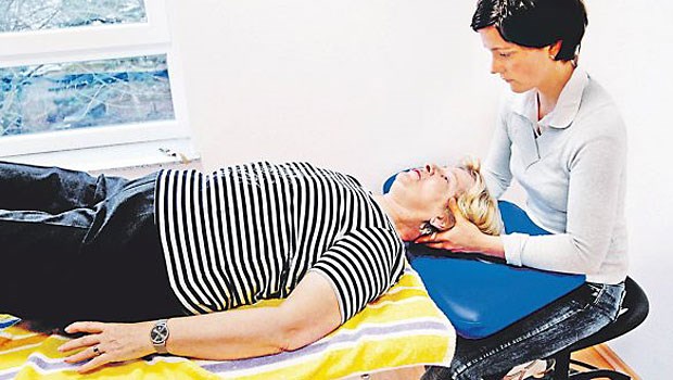 Arznei- und Heilmittel - Fortschritt in Trippelschritten Ergotherapie nach Schlaganfall: Für Heilmittelverordnungen gelten nun Erleichterungen.
