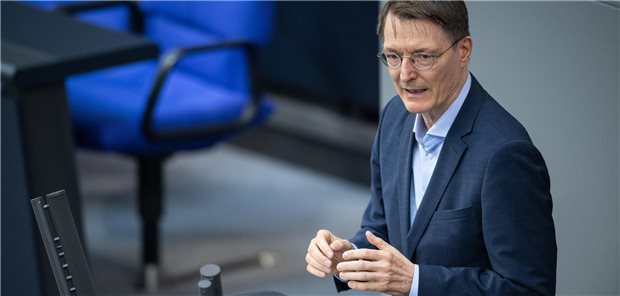 Gesundheitsminister Karl Lauterbach (SPD) bei der ersten Lesung des Versorgungsstärkungsgesetzes am Freitag im Bundestag