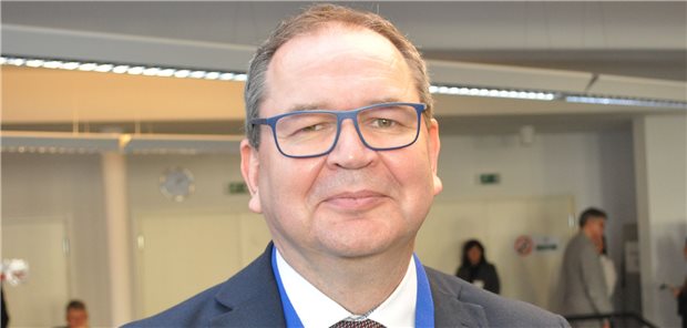 Erleichterung nach langer Fragerunde und Abstimmung: Dr. Jens Placke, Kardiologe aus Rostock, ist neuer Präsident der Ärztekammer Mecklenburg-Vorpommern.
