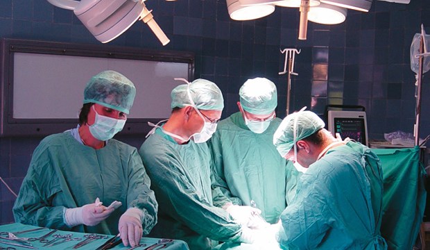 GBA droht Kliniken mit schwarzer Liste Erleuchtung von oben - soll vom GBA bald in Form einer schwarzen Liste kommen.