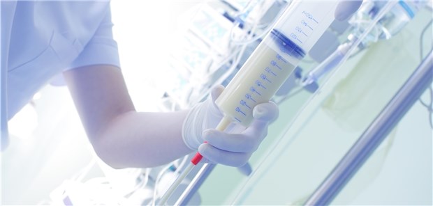 Ernährungsunterstützung bis hin zum Legen einer Ernährungssonde senkt bei mangelernährten Klinikpatienten die Sterberate. 