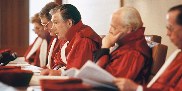 "Das Kindeswohl hat Vorrang vor dem Kinderwunsch" Ernst Benda, bis 1983 Präsident des Bundesverfassungsgerichts, beschäftigte sich Mitte der 1980er Jahre mit medizinsch-ethischen Fragen - auch mit der Leihmutterschaft.