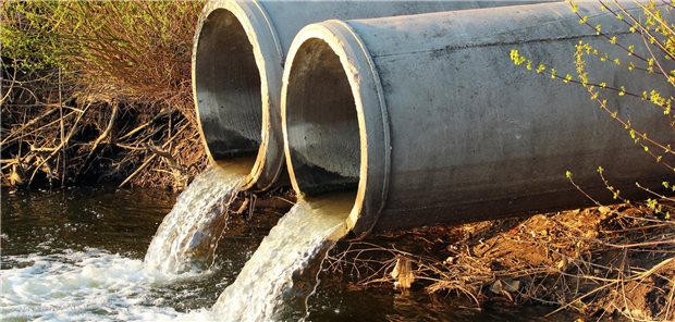 Erreger im Wasser? In Berlin soll das Abwasser in weiteren Klärwerken auf SARS-CoV-2 untersucht werden.