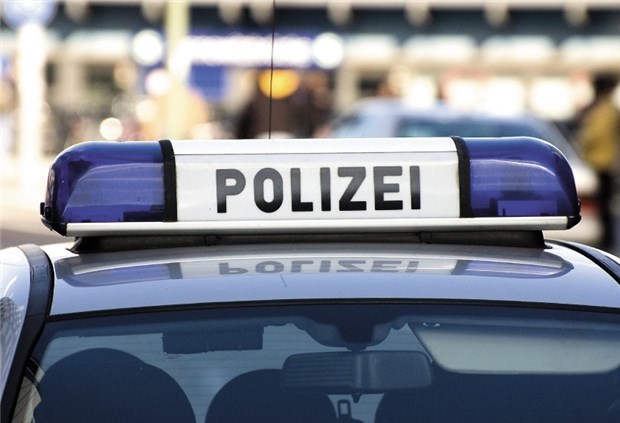 So wird nach Abrechnungsbetrügern gefahndet Erst wenn sich der Verdacht auf Abrechnungsbetrug erhärtet, steht die Polizei vor der Praxistür.