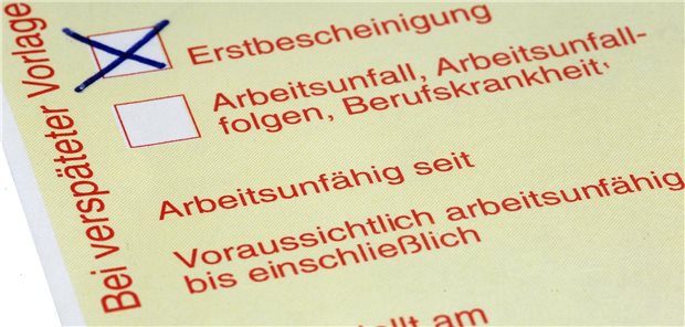 Erstbescheinigung bei Arbeitsunfähigkeit: Wird statt einer F-Diagnose eine R-Diagnose gewählt, ist gemäß Richtlinie zunächst nur eine Dauer der AU für sieben Tage erlaubt.