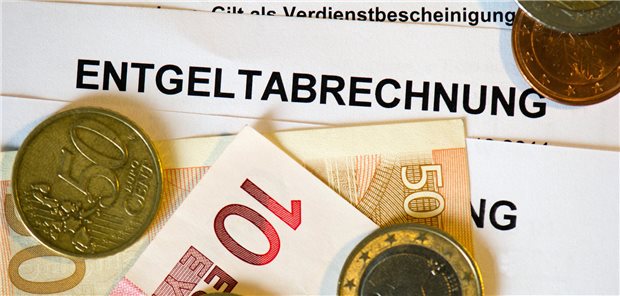 Zweistufig 5,4 Prozent mehr Geld für Ärztinnen und Ärzte an landeseigenen Unikliniken Erstmal nur ein geringes Plus: Ärztinnen und Ärzte an Unikliniken bekommen zunächst knapp 3,0 Prozent mehr. Ab Herbst 2027 wird nochmal etwas aufgestockt.