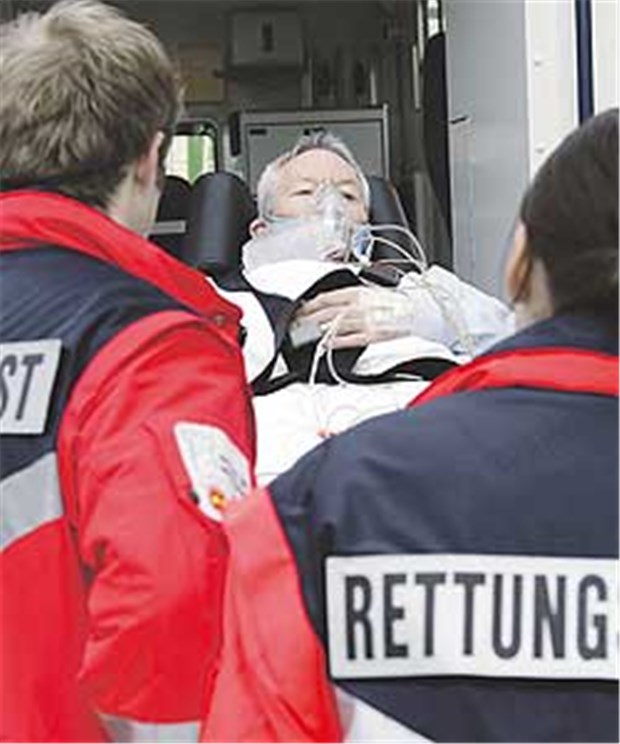 Ärzte drängen Schlaganfall zurück Erstversorgung bei Schlaganfall; die Sterberate nach einem Hirninfarkt ist bei Männern niedriger als bei Frauen.