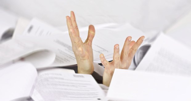 Ärzte faxen Kassen lahm Ertrunken im Papierberg: Am Dienstag haben sich zahlreiche Ärzte über die Faxgeräte der Kassen hergemacht.