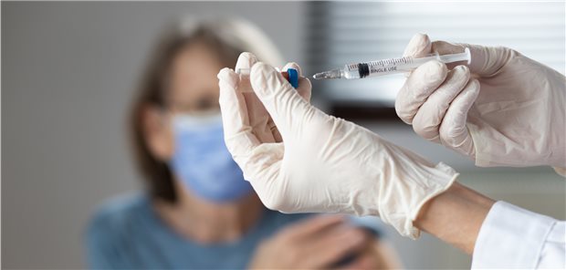 Erzieher und Lehrer könnten von den Kassenärzten geimpft werden,meint Dr. Peter Velling, medizinischer Koordinator der KV für die Impfkampagne in der Hauptstadt.