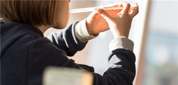 Immer mehr Länder lockern Einfuhr-Regeln bei Antibiotika-Säften für Kinder Es fehlt derzeit nicht nur an Fiebersäften und Antibiotika für Kinder, sondern auch an Blutfettsenkern, Blutdruckmitteln und sogar Krebsmedikamenten.