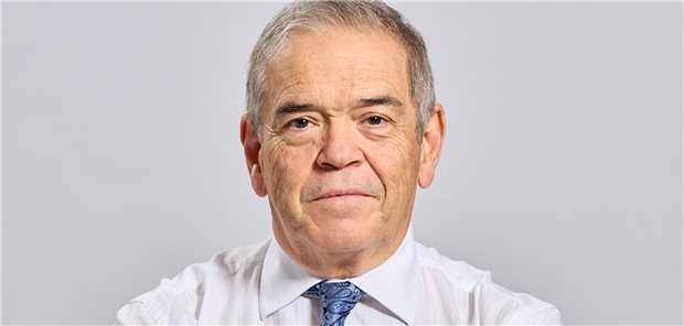 „Es geht nicht nur um Ärzte, die an bestimmten Orten dann nicht mehr arbeiten wollen, sondern um die psychosozialen Folgen einer ängstlichen Atmosphäre, die Burn-out Fälle unter Ärzten dramatisch verbreiten wird “, mahnt Dr. José Santos.