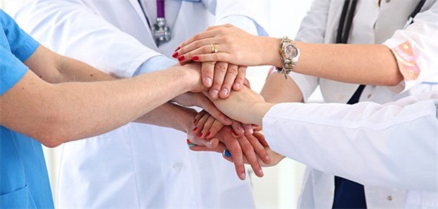 Es gibt immer mehr MVZ. Teilweise umgehen diese bei Praxisabgaben den Zulassungsausschuss.