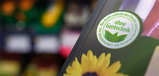 EU-Regeln zur Gentechnik erfordern Kennzeichnung von Lebensmitteln Es gibt in Supermärkten keine Lebensmittel aus gentechnisch veränderten Organismen» (GVOs) zu kaufen, weil diese laut Bundesverband des Deutschen Lebensmittelhandels die überwiegende Mehrheit der Verbraucher ablehnt. Das bleibt auch nach einem aktuellen EuGH-Urteil so.