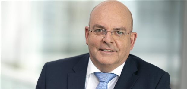 BMG-Staatssekretär Franke: Ministerium macht keine Vorgaben zu Diagnose und Therapie „Es gilt der Grundsatz, dass die Gesundheitsversorgung evidenzbasiert und leitliniengerecht erfolgen soll“: Dr. Edgar Franke, Parlamentarischer Staatssekretär im Bundesgesundheitsministerium.