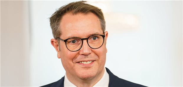 Rheinland-Pfalz treibt Ausbildung von Pflegekräften voran Es gilt, mehr junge Leute für den Pflegeberuf zu begeistern: Alexander Schweitzer, Sozialminister in Rheinland-Pfalz.
