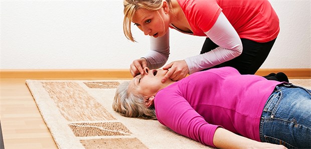 Es ist entscheidend, einen Herzstillstand innerhalb von Minuten zu erkennen, um Patienten helfen zu können.