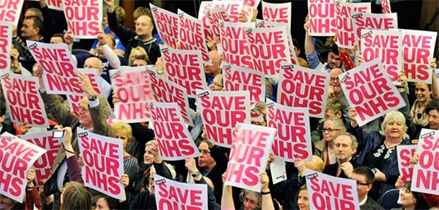 Ausländische Patienten sollen zahlen Es ist nicht das erste Mal, dass der NHS Sorgen macht: Mal trifft es Patienten, mal Ärzte - und nun die Politik.