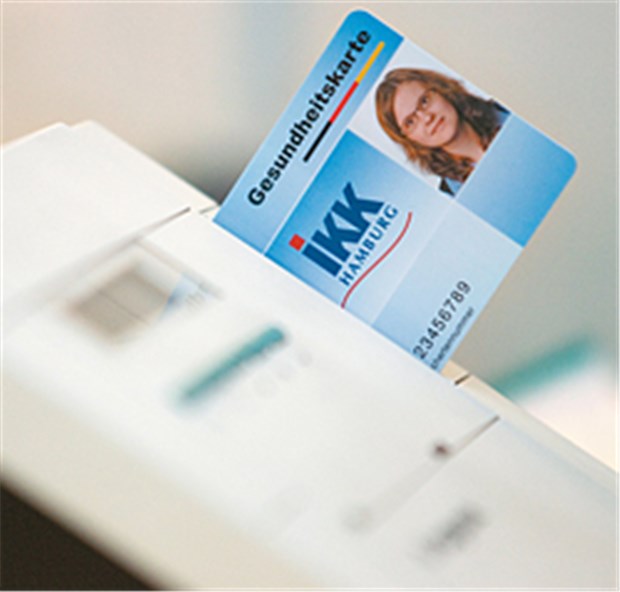 Der neue Versuch mit der E-Card Es könnte auch reichen, wenn nur der Kartenleser online geht.