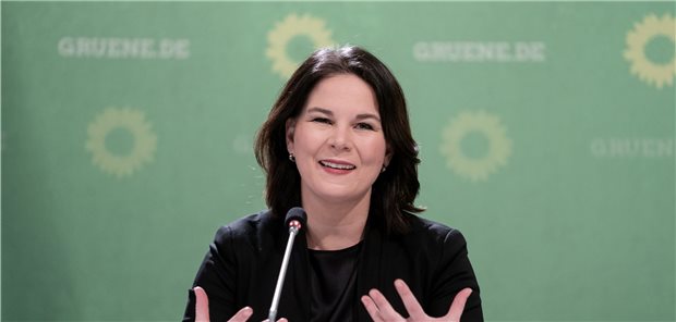 Grüne legen Ad-hoc-Programm zur Pandemiebekämpfung vor Es müsste alles getan werden, um Kontakte drastisch zu vermeiden, mahnte Annalena Baerbock, Bundesvorsitzende von Bündnis 90/Die Grünen, auf der Jahresauftakt-Pressekonferenz ihrer Partei.