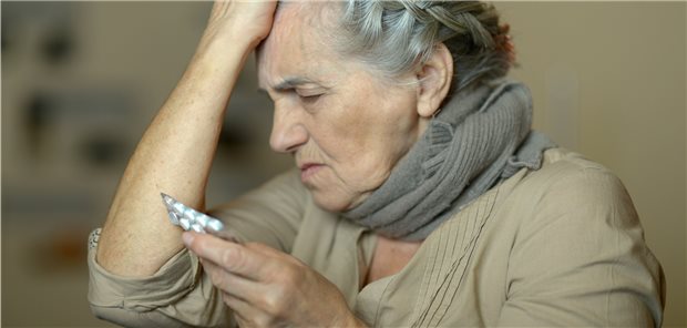 Wenn gegen Kopfweh zuviele Medikamente geschluckt werden Es wird geschätzt, dass Kopfschmerzen in Folge von Medikamentenübergebrauch bei 70 Prozent aller Patienten mit chronischen Kopfschmerzen vorliegen. (Symbolbild mit Fotomodell)