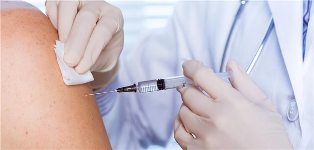 Es zeigte sich in der Gesamtschau das bei Patienten mit einer COVID-Impfung sowohl für die Akutphase nach einer Infektion mit SARS-CoV-2, definiert als die ersten 30 Tage, als auch für postakute Zeitfenster, ein (in vielen Fällen signifikant) geringeres Risiko für Herzinsuffizienz, venöse Thromboembolien und arterielle thromboembolische Ereignisse inklusive Koronarereignisse besteht.