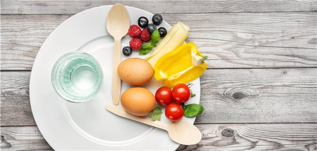 Essen nur wenige Stunden am Tag: Das fördert in den Fastenzeiten die Fettverbrennung.