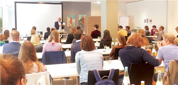 Etwa 40 Allgemeinmediziner trafen sich am Samstag in Landau in der Pfalz zu Vorträgen, Workshops, zum Netzwerken und zur Weinwanderung.