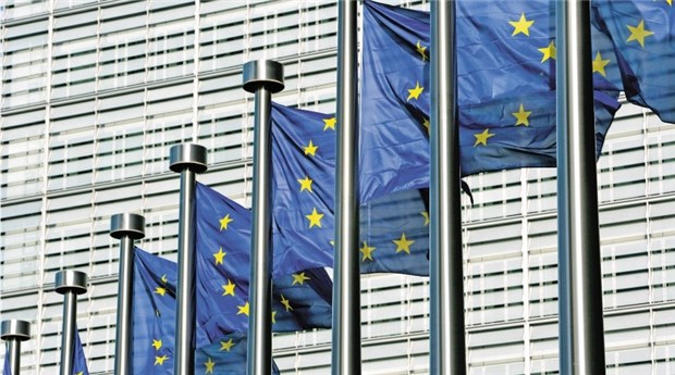 Ein gigantischer Gesundheitsmarkt ohne Grenzen Europäische Union im Aufwind: Fahnen vor dem EU-Gebäude in Brüssel.