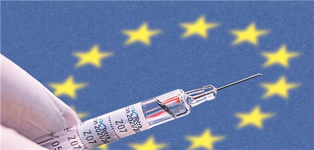 Spritze vor EU-Flagge.