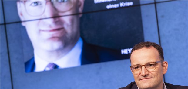 Ex-Bundesgesundheitsminister Jens Spahn (CDU) stellte Mittwochabend (21. September) in der Bertelsmann-Hauptstadtrepräsentanz sein neues Buch „Wir werden einander viel verzeihen müssen“ vor.