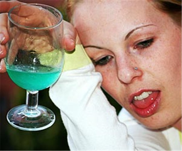 Keine neuen Gesetze gegen Alkoholismus Experten fordern, die Gesetze gegen Alkoholmissbrauch konsequent umzusetzen. © Yvonne Bogdanski / fotolia.com
