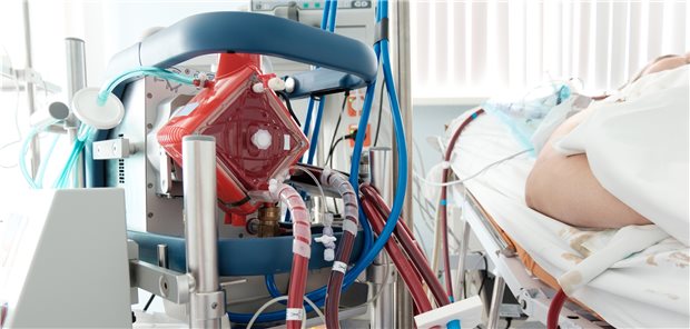 Extrakorporale Membranoxygenierung: Wird sie frühzeitig nach einem Herzstillstand eingeleitet, steigen die Überlebenschancen deutlich.