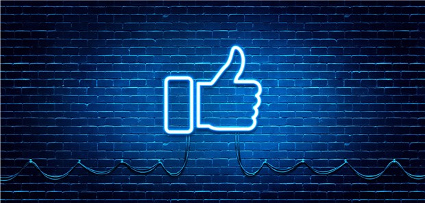 Websitebetreiber sind bei „Like“-Button mitverantwortlich Facebboks „Gefällt Mir“-Symbol als Leuchtschrift: Homepage-Betreiber dürfen den „Like“-Button nicht ohne Zustimmung des Users einbauen – und damit Daten an den Facebook-Server schicken.