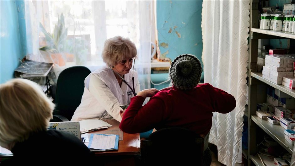 Fachärztin Tetjana kümmert sich aufopferungsvoll um ihre Patientinnen und Patien...