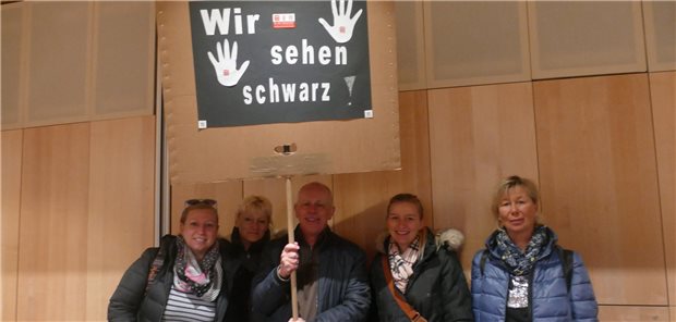 Ärzte in Sachsen-Anhalt und Rheinland-Pfalz protestieren gegen Lauterbachs Sparpolitik Facharzt für Hals-Nasen-Ohren-Heilkunde Thomas Krick und sein Team aus Bad Neuenahr-Ahrweiler setzen ein Zeichen gegen die Streichung der Neupatientenregelung.
