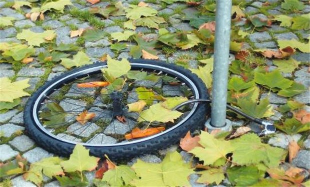 Fahrraddiebstahl - auch solide Schlösser verhindern das nicht immer.