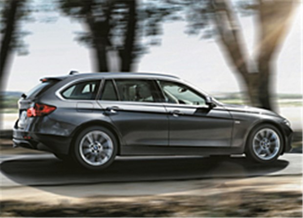 Fahrerlebnis mit Benzin im Blut zu gewinnen Fahrspaß verspricht der neue BMW 3er Touring auf allen Strecken.