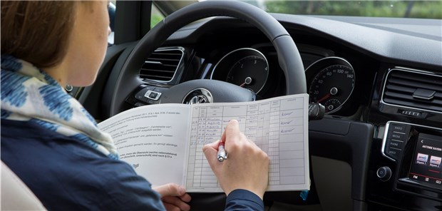 Fahrtenbücher sollten direkt nach der Fahrt ausgefüllt werden. Andernfalls könnte es Probleme mit dem Steuerabsatz geben.