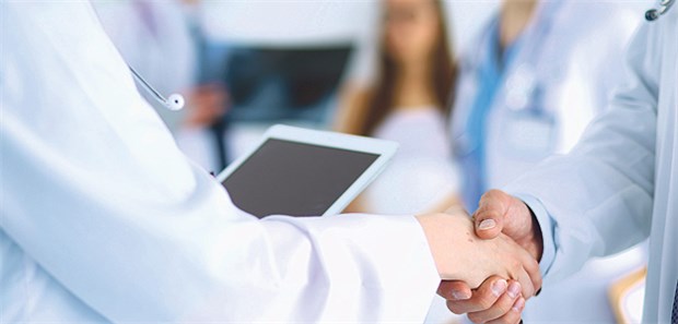 Fallbesprechung im Ärztenetzwerk: Immer mehr Ärzte und Kliniken bilden regionale Zusammenschlüsse.