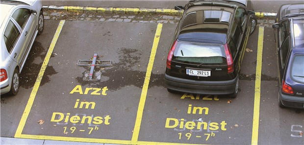 Falschparker: Ein erhöhtes Parkentgelt lässt sich von Praxen und Kliniken dennoch nur schwer durchsetzen. (Symbolbild)