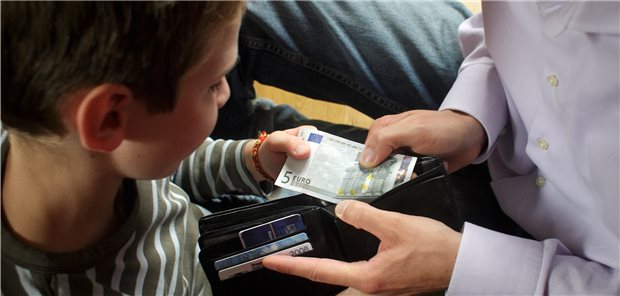 Familie und die finanzielle Sicherheit – inklusive der Möglichkeit, dem Nachwuchs auch noch ein bisschen Taschengeld geben zu können – stehen bei den persönlichen Werten der Heilberufler laut aktueller apoBank-Befragung ganz oben auf der Liste.