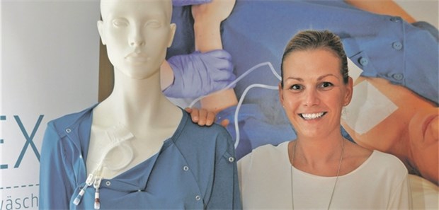 Funktionswäsche für´s Krankenhaus Fanny Fatteicher mit der nach ihren Vorstellungen entworfenen medizinischen Funktionswäsche. Die Öffnungen an mehreren Körperteilen ermöglichen einen schnellen Zugang und ermöglichen effiziente Abläufe.
