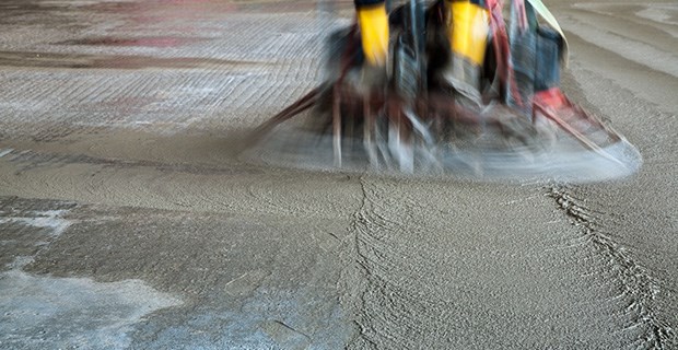 Nach dem Estrich in die Hautklinik Fast glatt: Estrich geht auf die Haut.